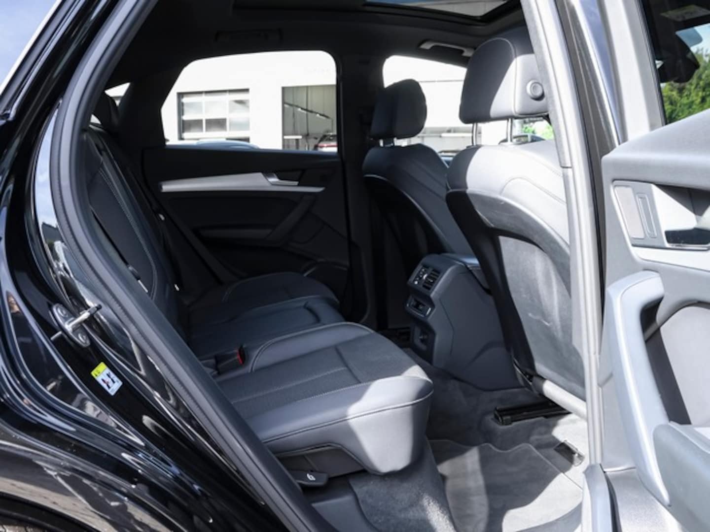 Bild über Audi Q5 Sportback 40 TDI quattro S tronic - für weitere Informationen kontaktieren Sie den Audi Partner