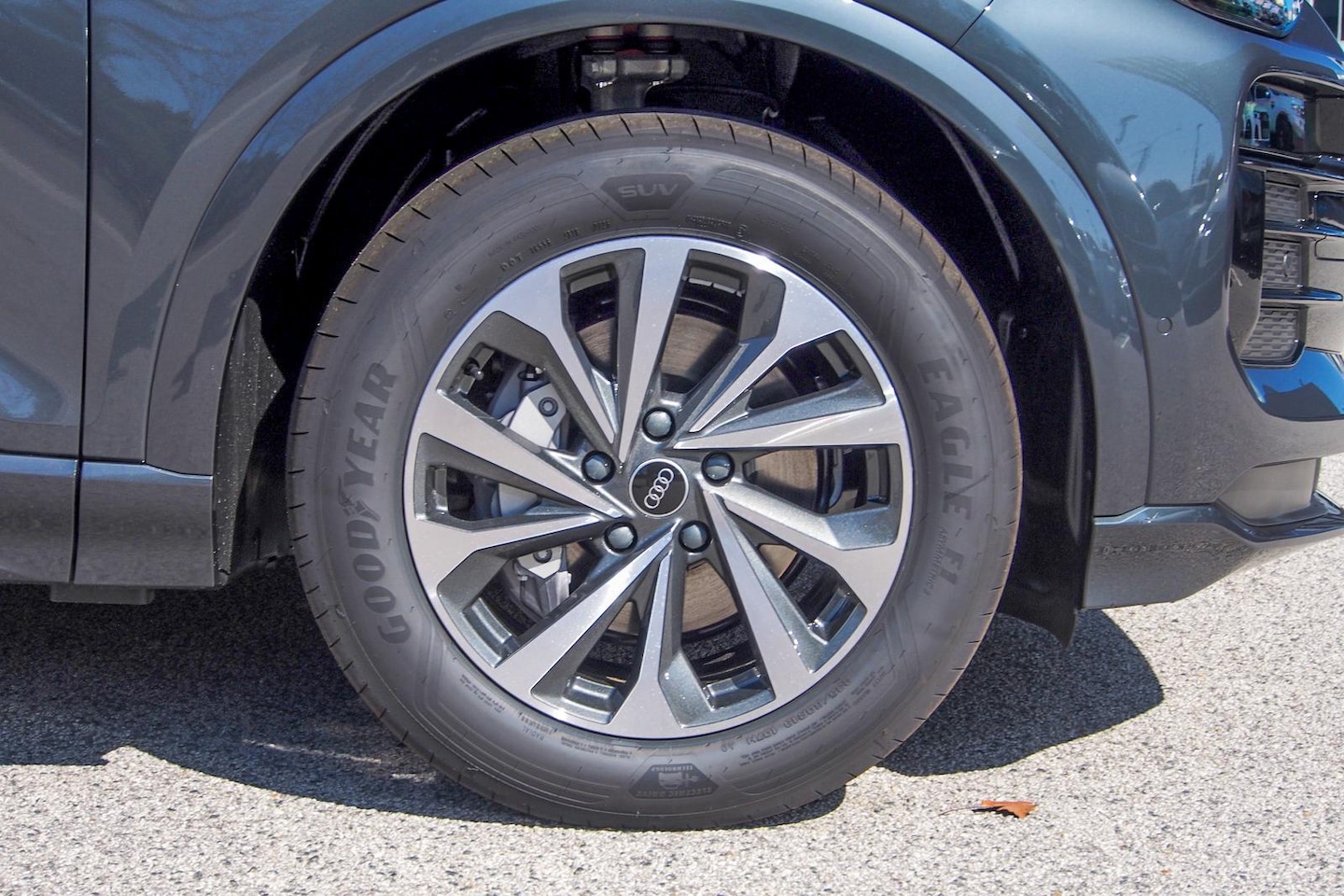 Image about Audi Q6 SUV e-tron e-tron