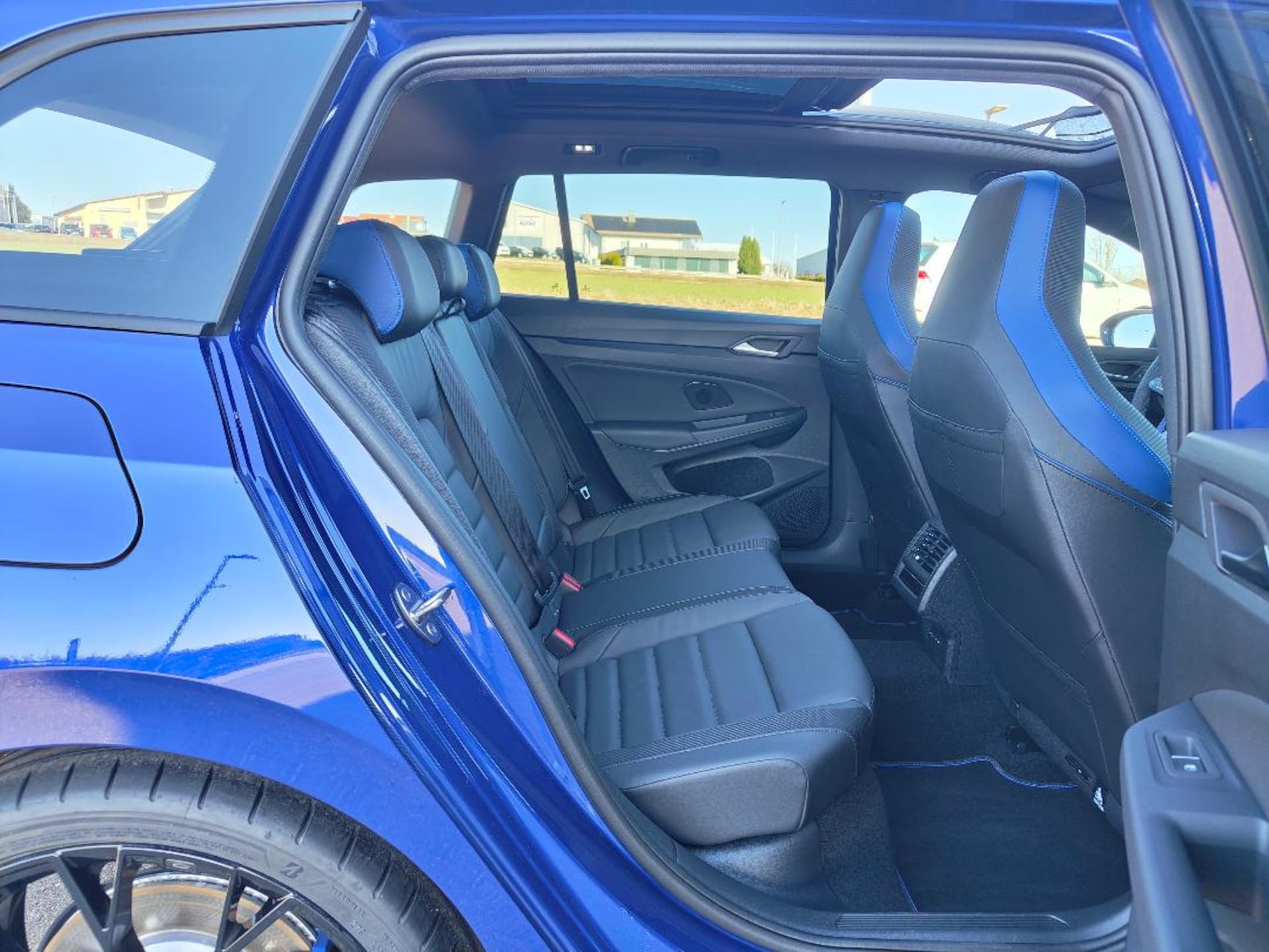 Volkswagen Golf Variant R