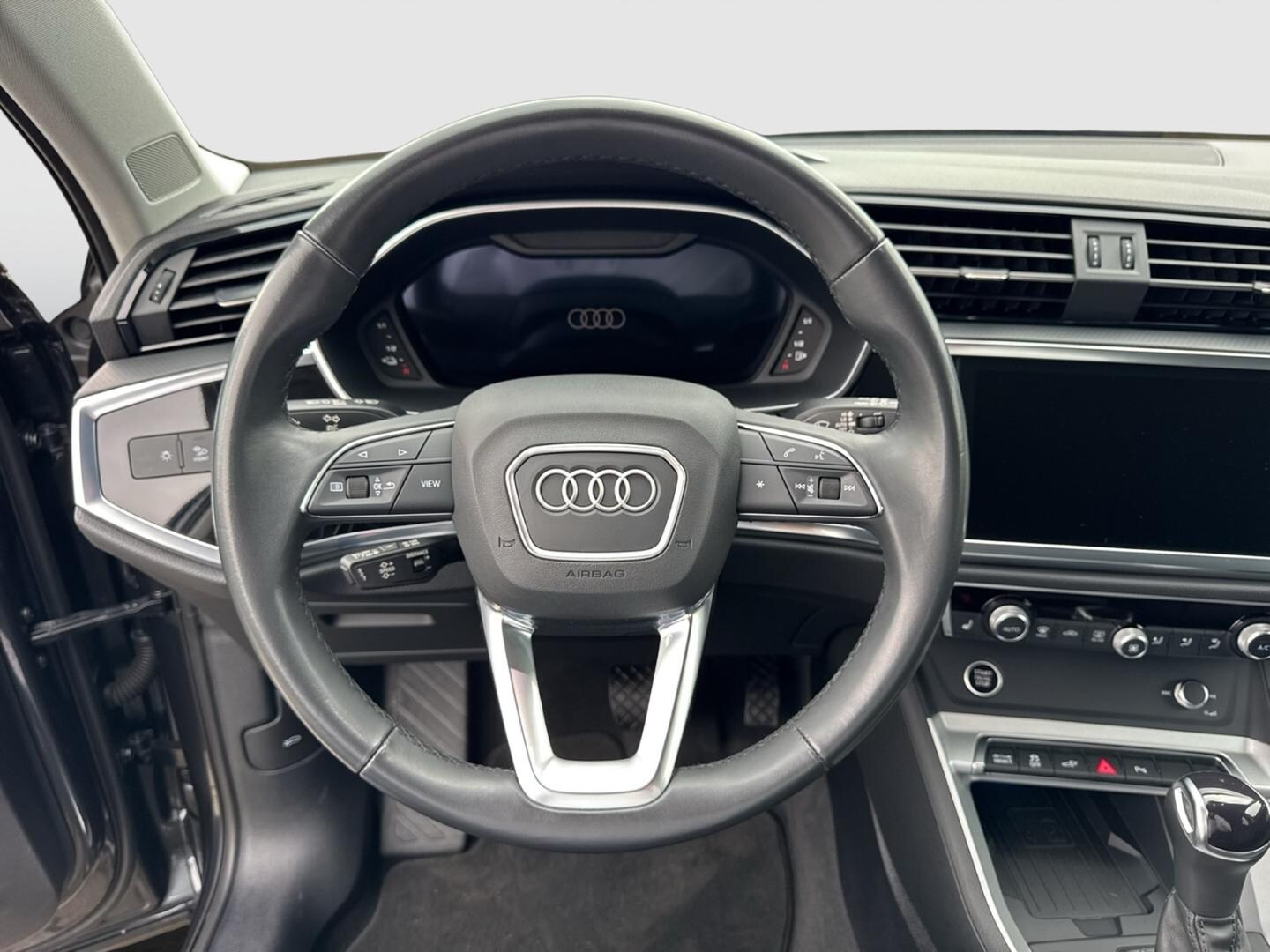 Bild über Audi Q3 TFSI e S line 45 TFSI e S tronic - für weitere Informationen kontaktieren Sie den Audi Partner
