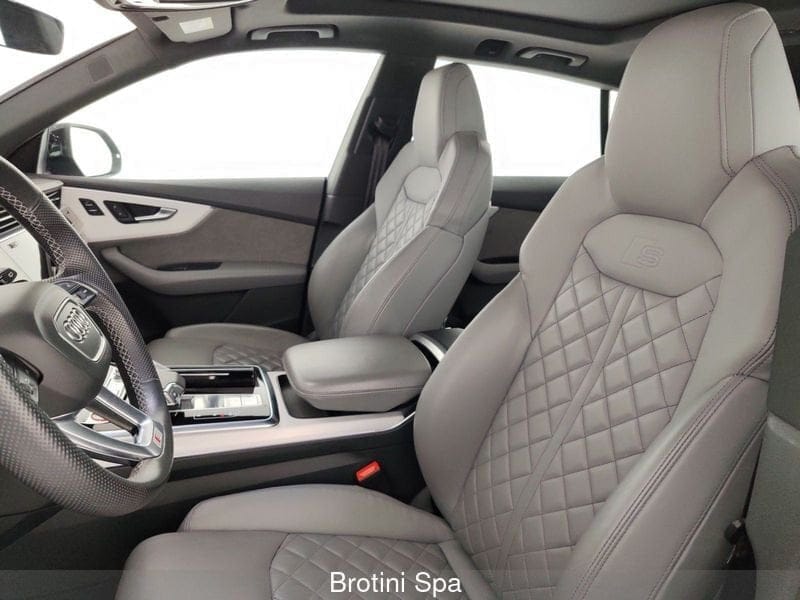 Image about Audi SQ8 SQ8 sport attitude TDI 320 kW (435 PS) tiptronic