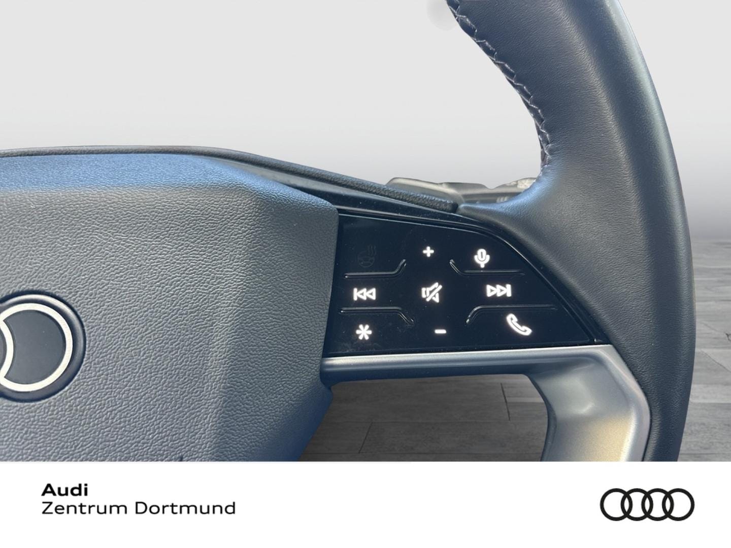 Bild über Audi Q5 SUV TDI quattro 150 kW S tronic - für weitere Informationen kontaktieren Sie den Audi Partner