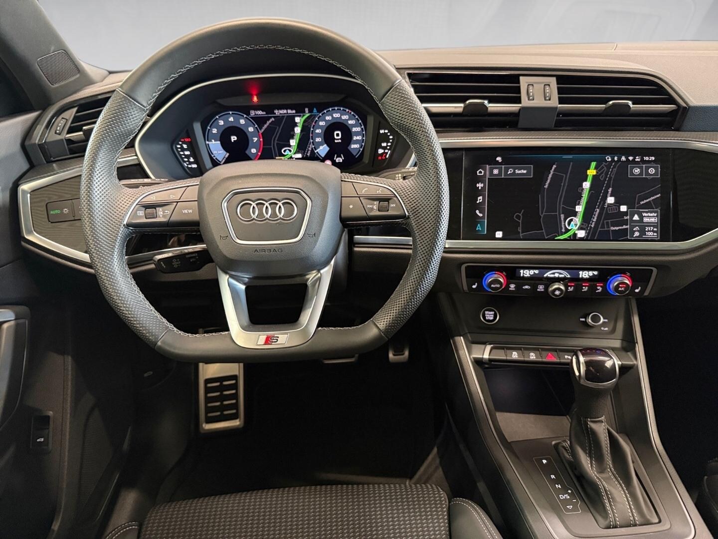 Bild über Audi Q3 S line 35 TFSI S tronic - für weitere Informationen kontaktieren Sie den Audi Partner