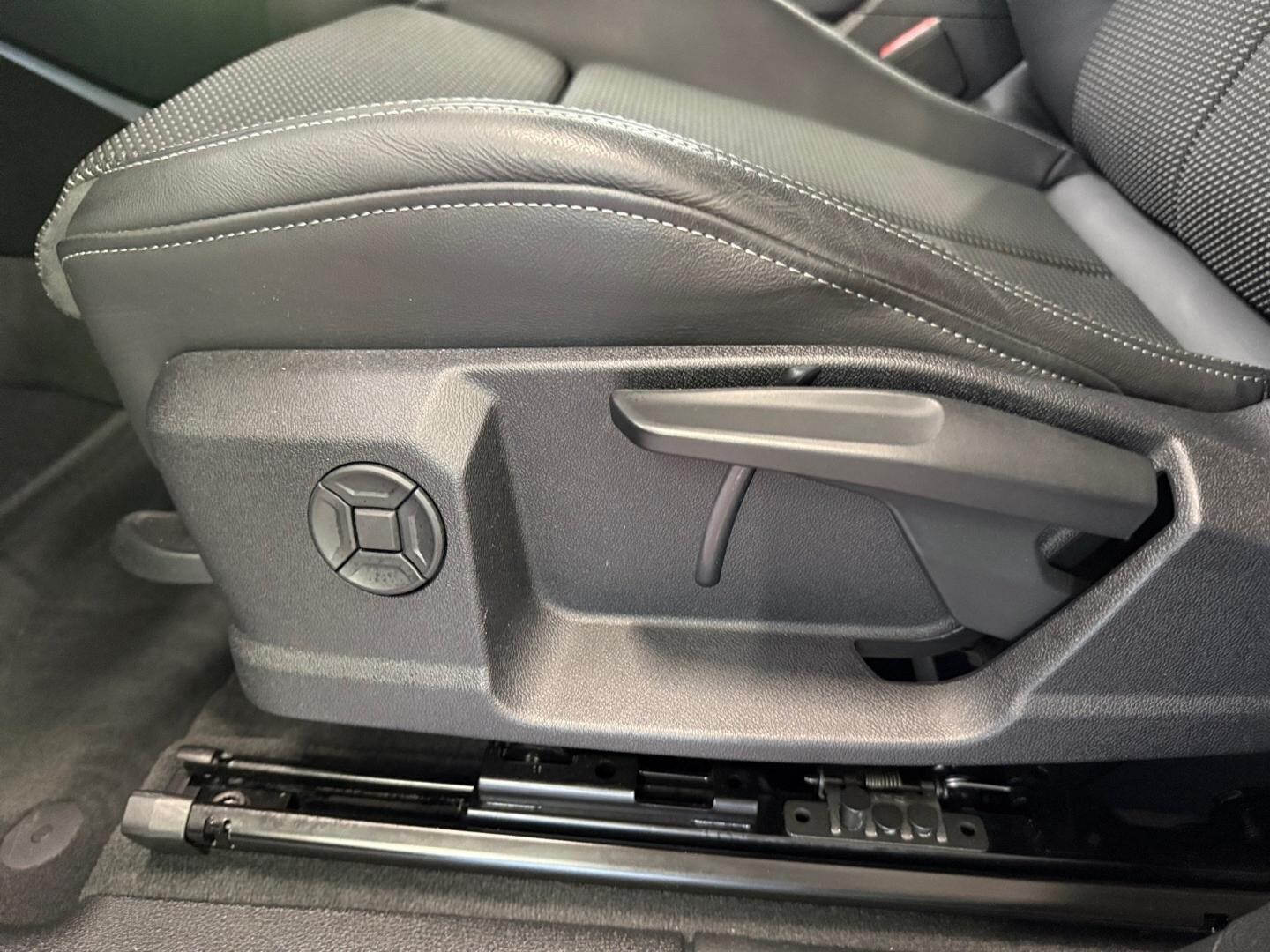 Bild über Audi Q3 S line 35 TFSI S tronic - für weitere Informationen kontaktieren Sie den Audi Partner