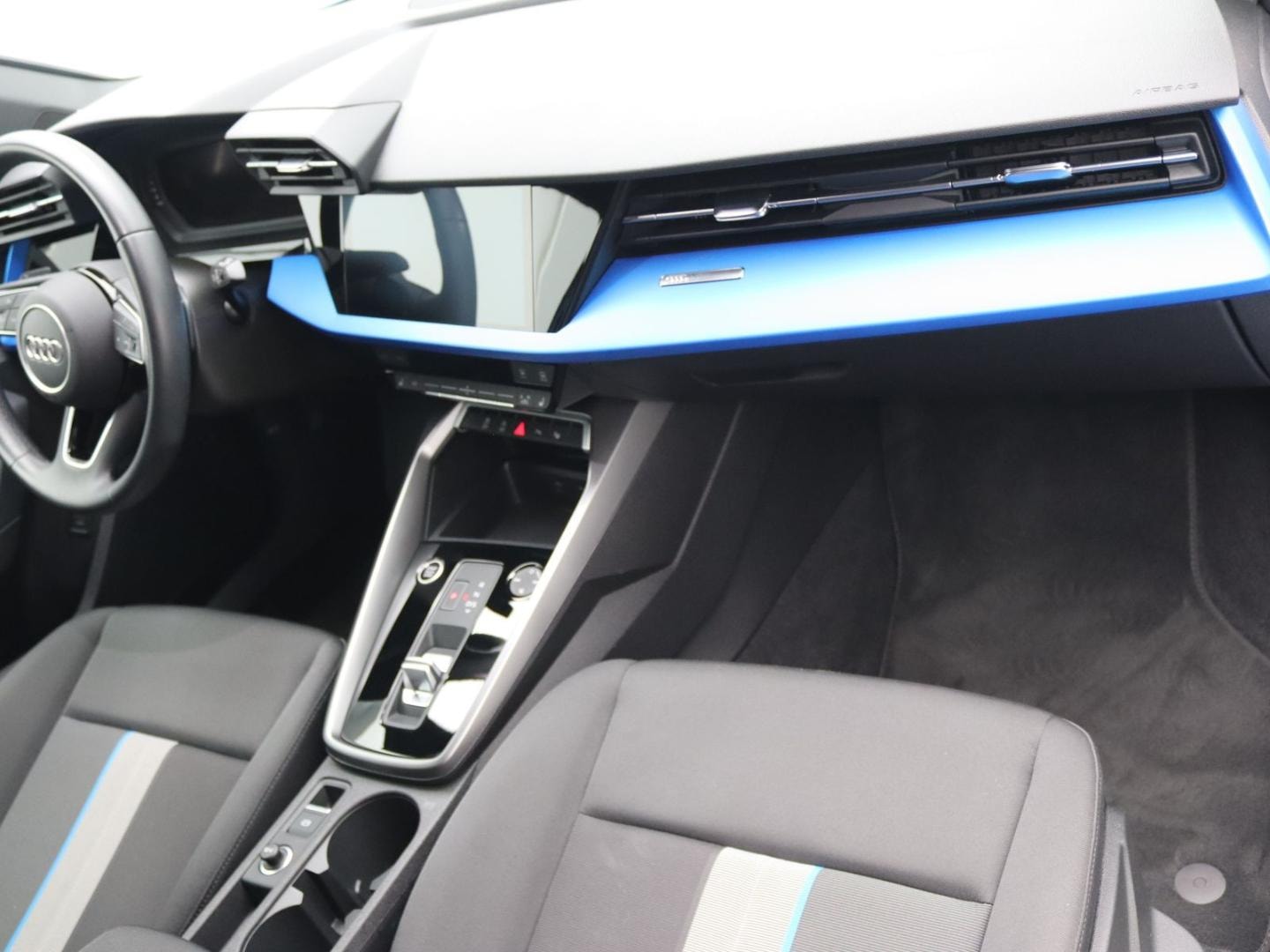 Bild über Audi A3 Sportback S line 35 TFSI S tronic - für weitere Informationen kontaktieren Sie den Audi Partner