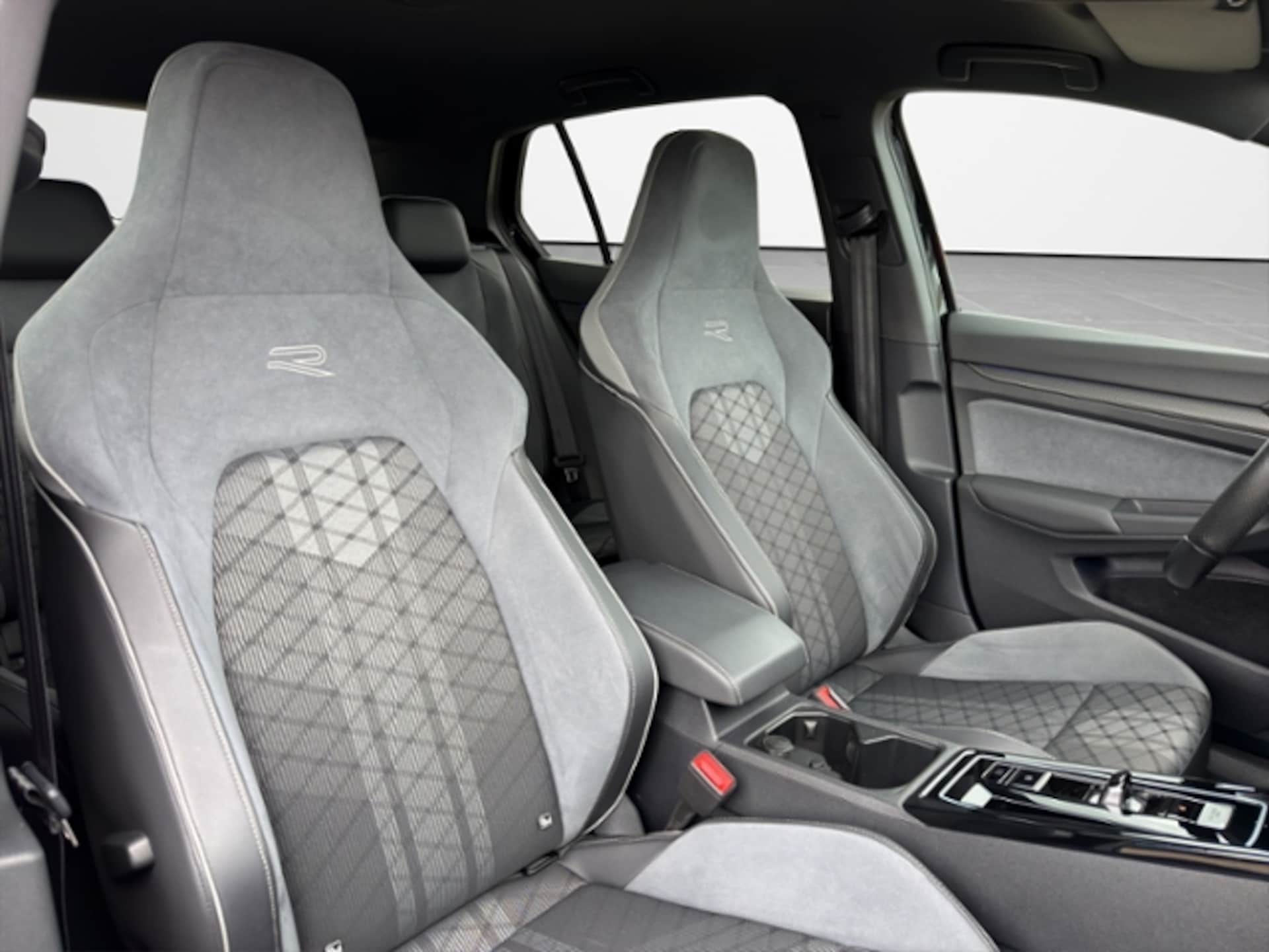 Volkswagen Golf R-Line