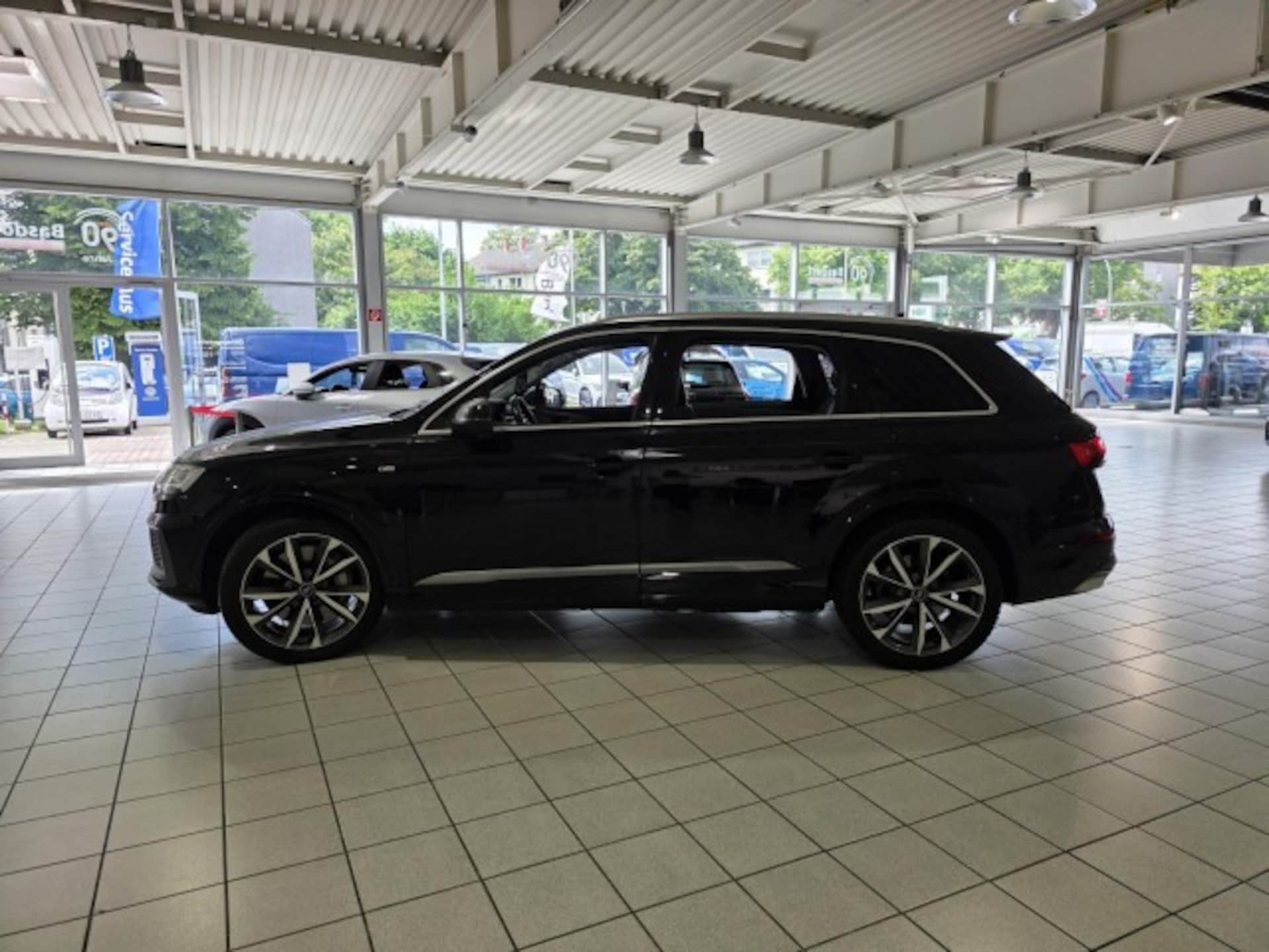 Audi Q7 SUV TFSI e S line