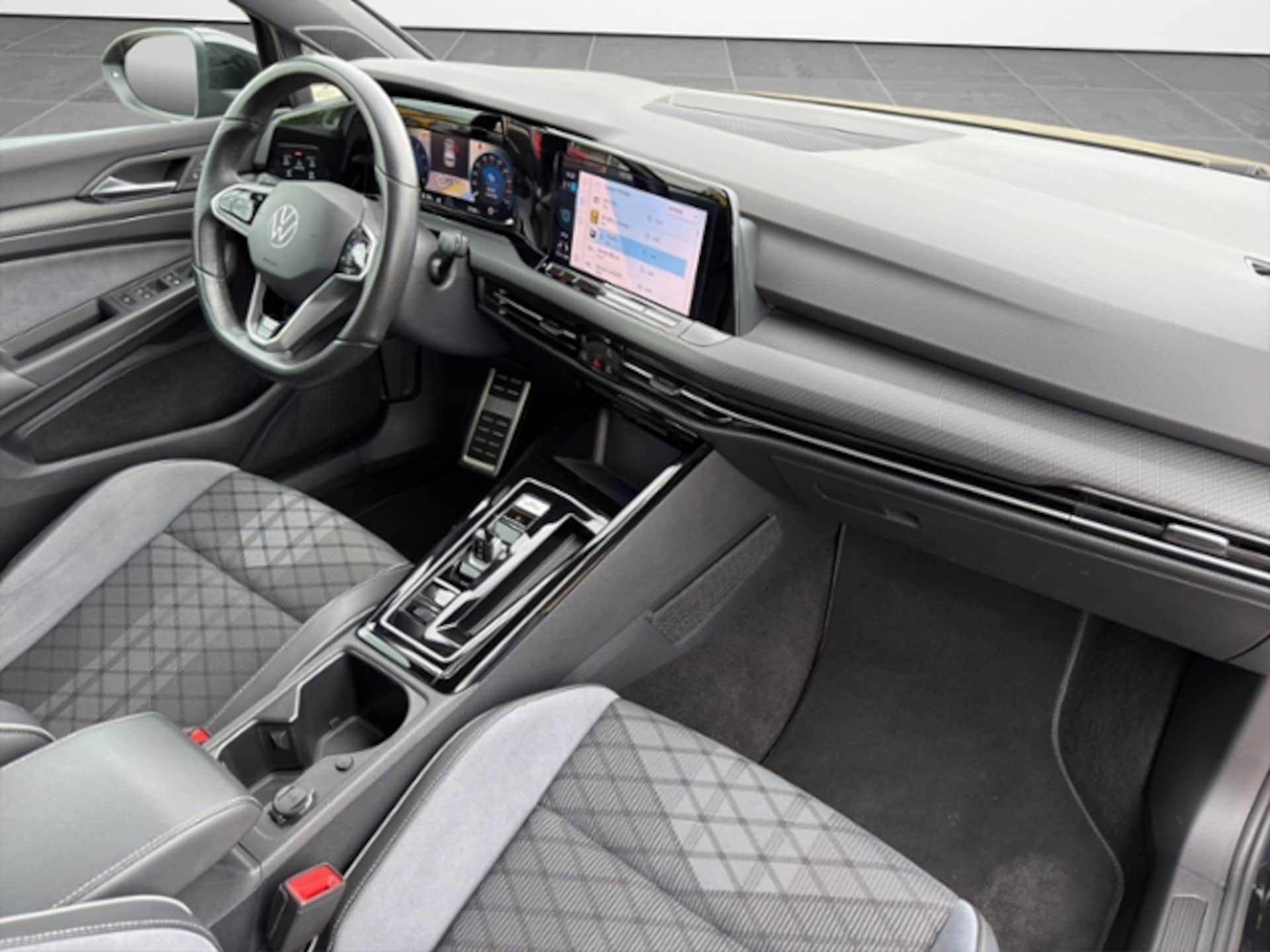 Volkswagen Golf R-Line