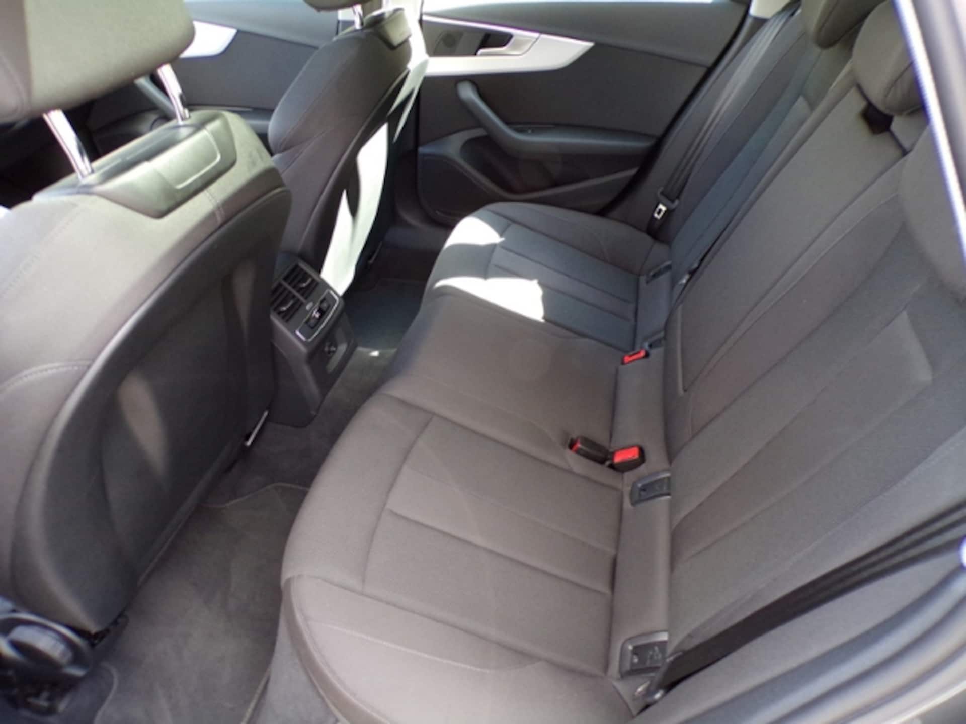Audi A4 Avant S line