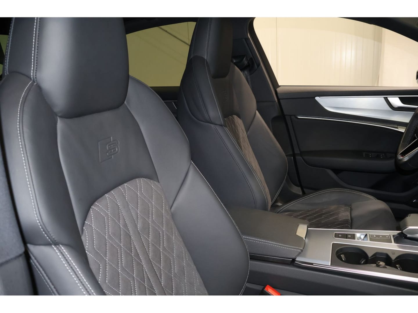 Bild über Audi S6 Limousine TDI quattro tiptronic - für weitere Informationen kontaktieren Sie den Audi Partner