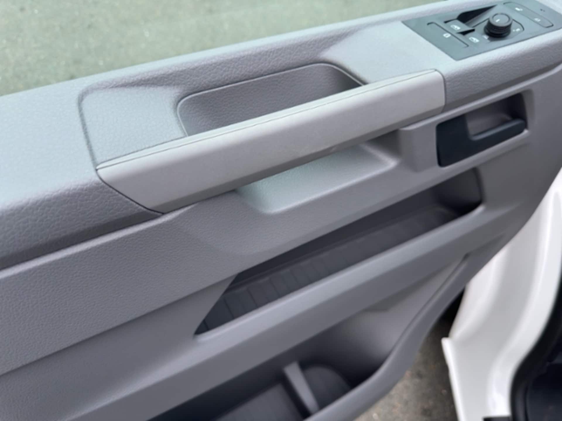 Volkswagen T6.1 Transporter Kombi langer Radstand