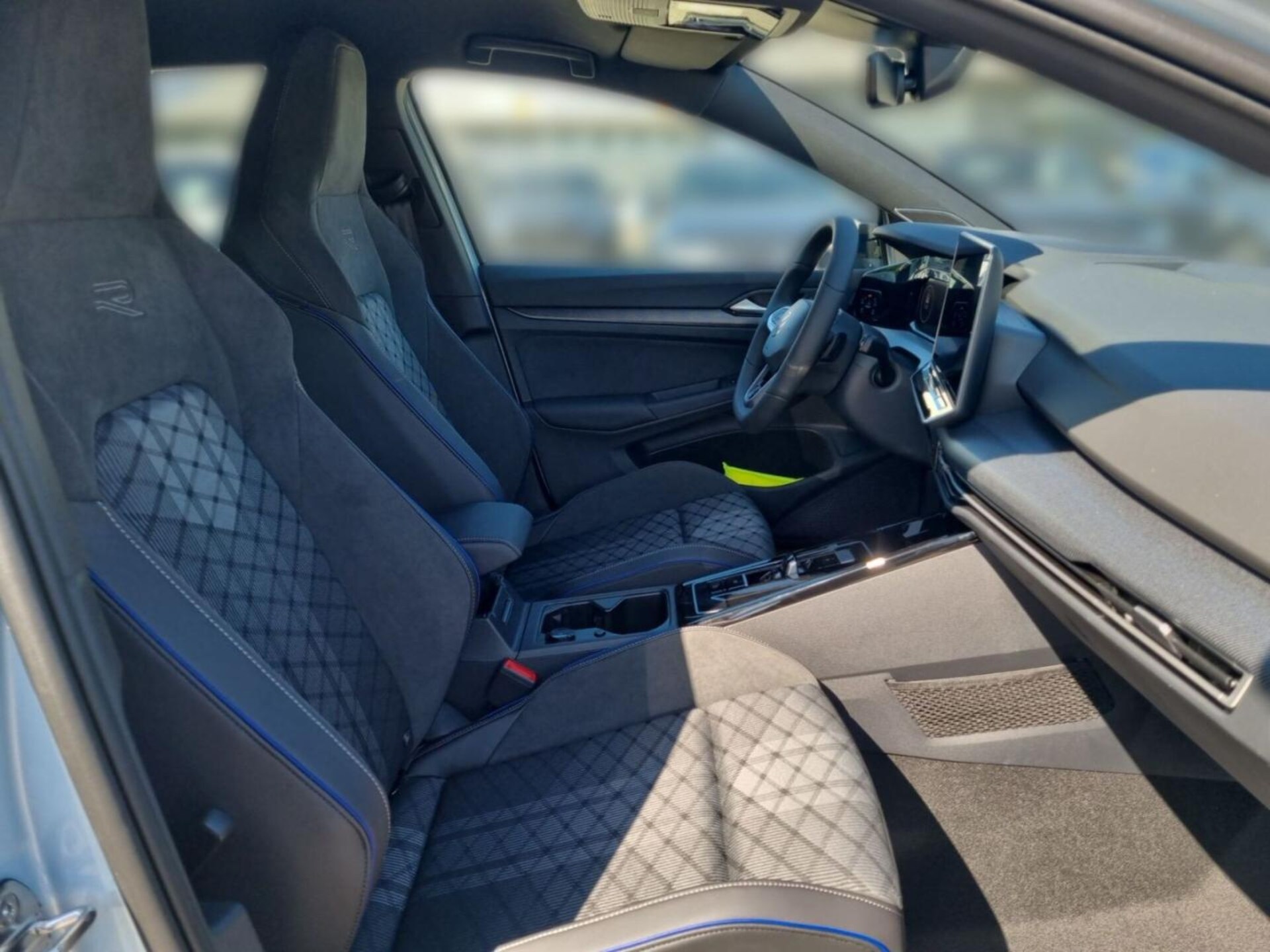 Volkswagen Golf R-Line