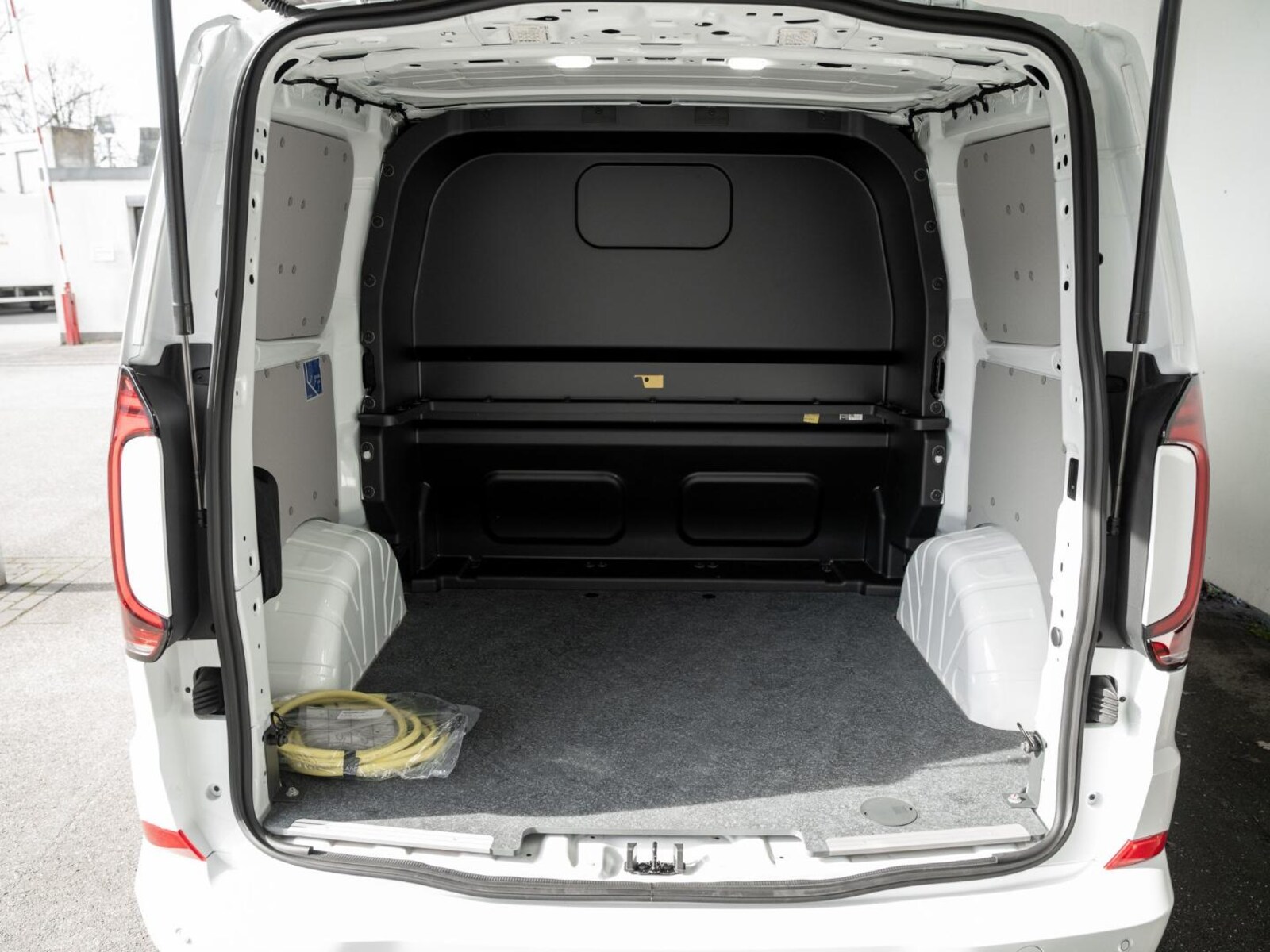 Volkswagen Transporter Pritschenwagen Doppelkabine – Bild 24