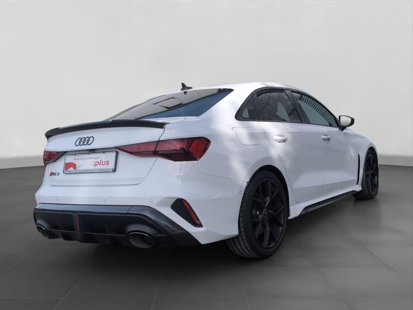 Bild über Audi RS 3 Limousine TFSI quattro S tronic - für weitere Informationen kontaktieren Sie den Audi Partner