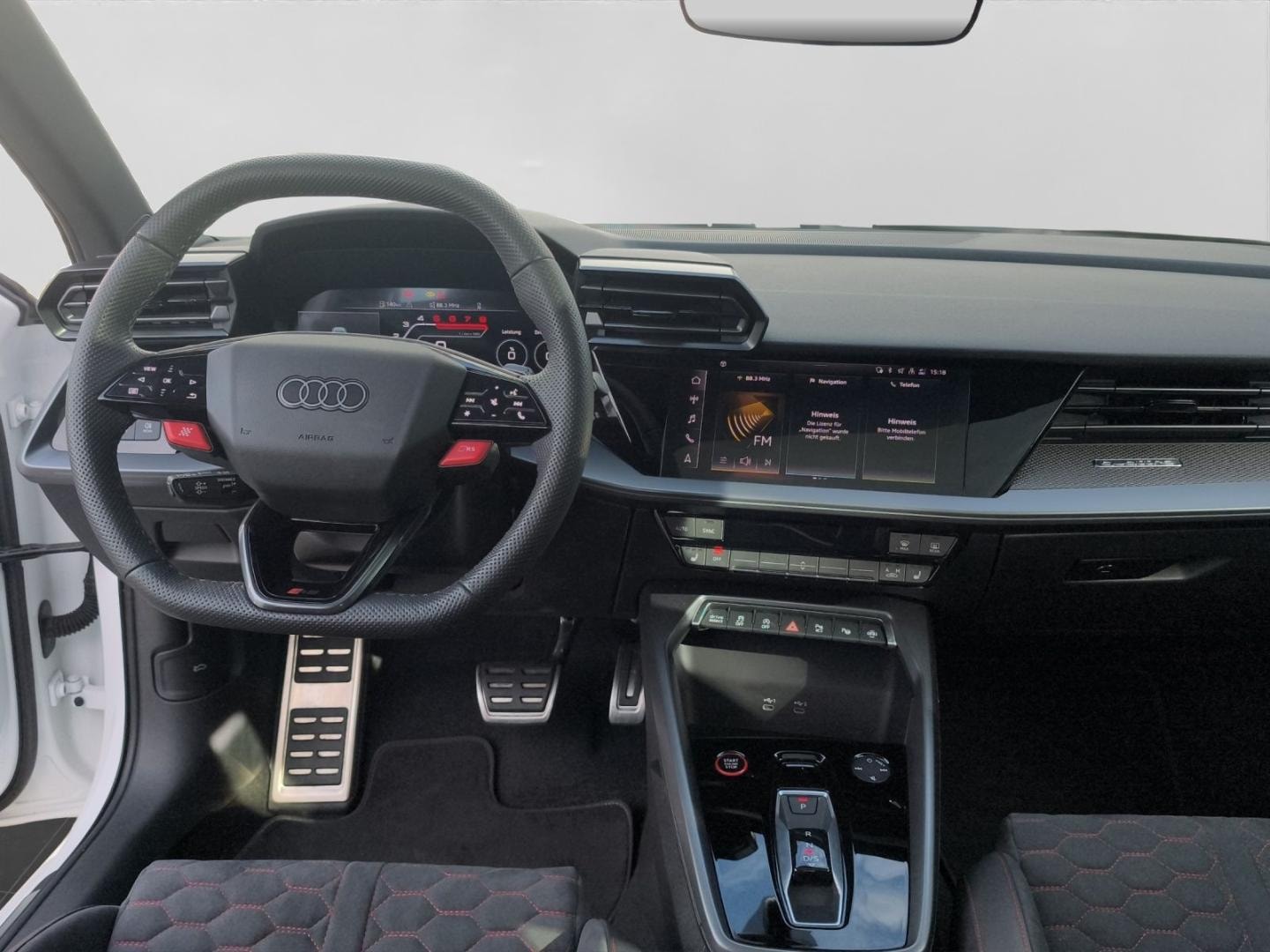 Bild über Audi RS 3 Limousine TFSI quattro S tronic - für weitere Informationen kontaktieren Sie den Audi Partner