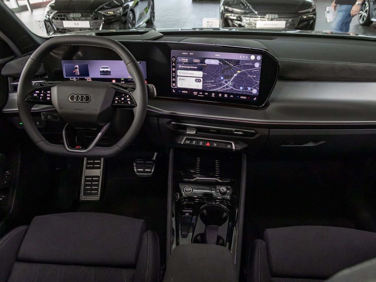 Bild über Audi Q3 SUV TFSI quattro 195 kW S tronic - für weitere Informationen kontaktieren Sie den Audi Partner