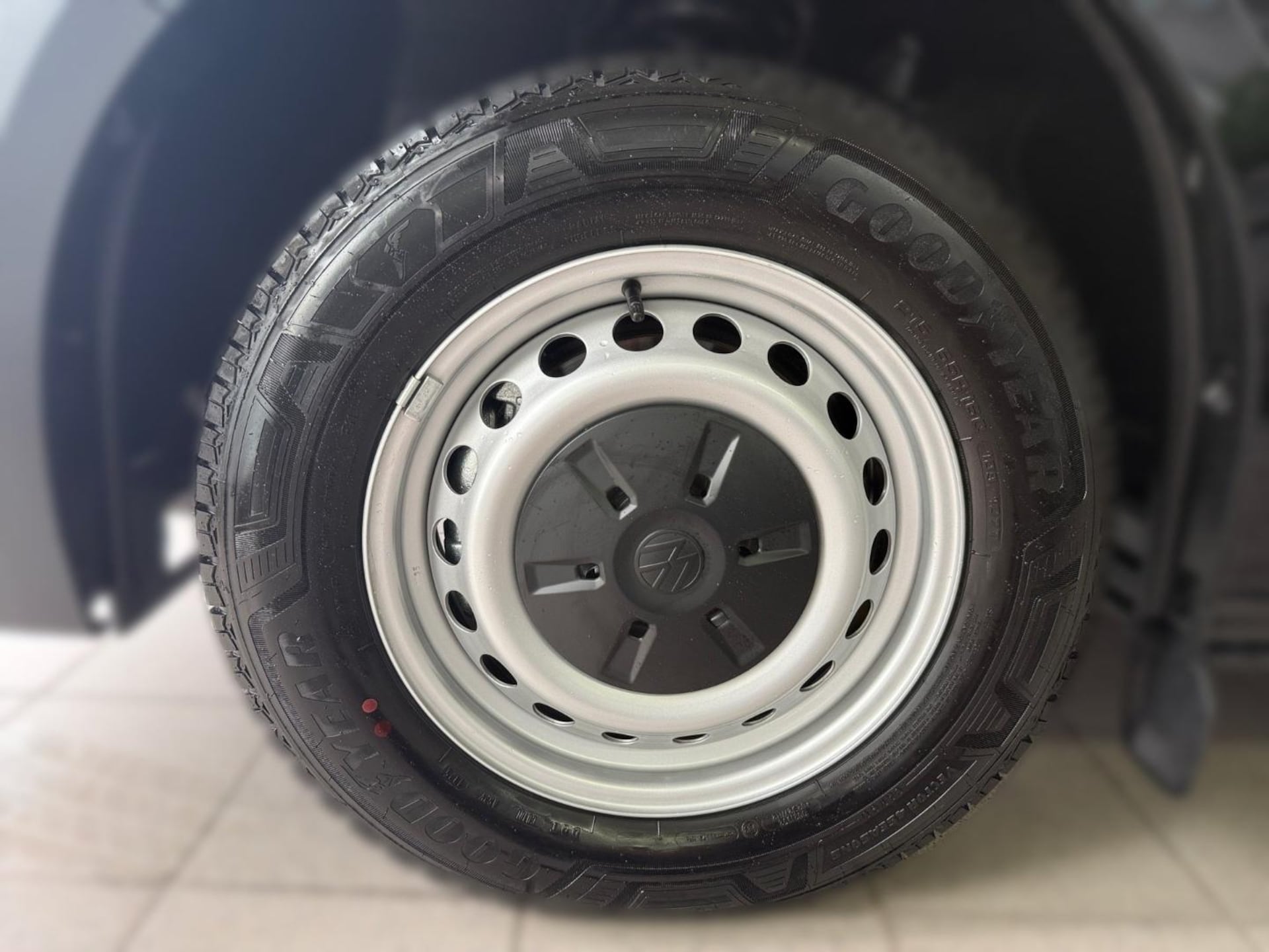 Volkswagen Transporter Kombi langer Radstand