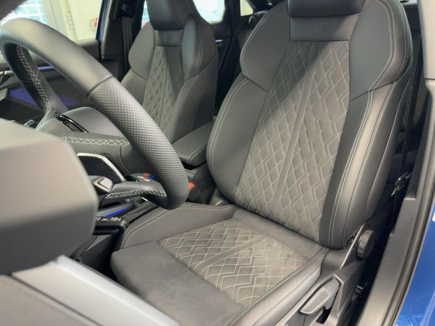 Bild über Audi S3 Limousine TFSI quattro S tronic - für weitere Informationen kontaktieren Sie den Audi Partner