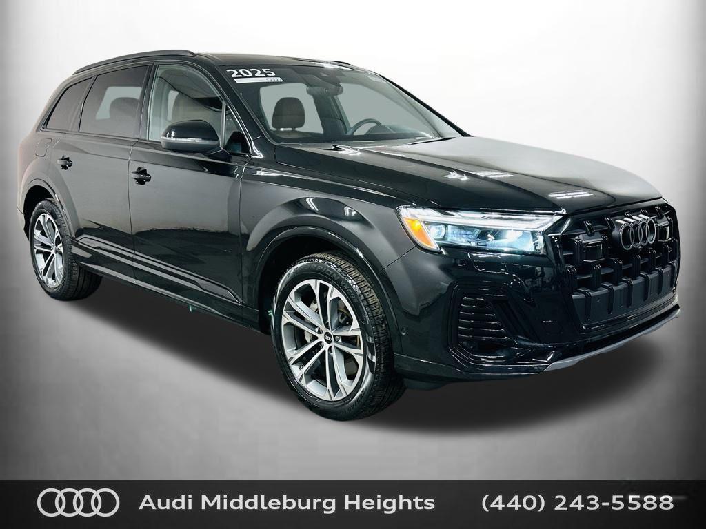 2025 Audi Q7 45 Premium quattro Tiptronic's photo