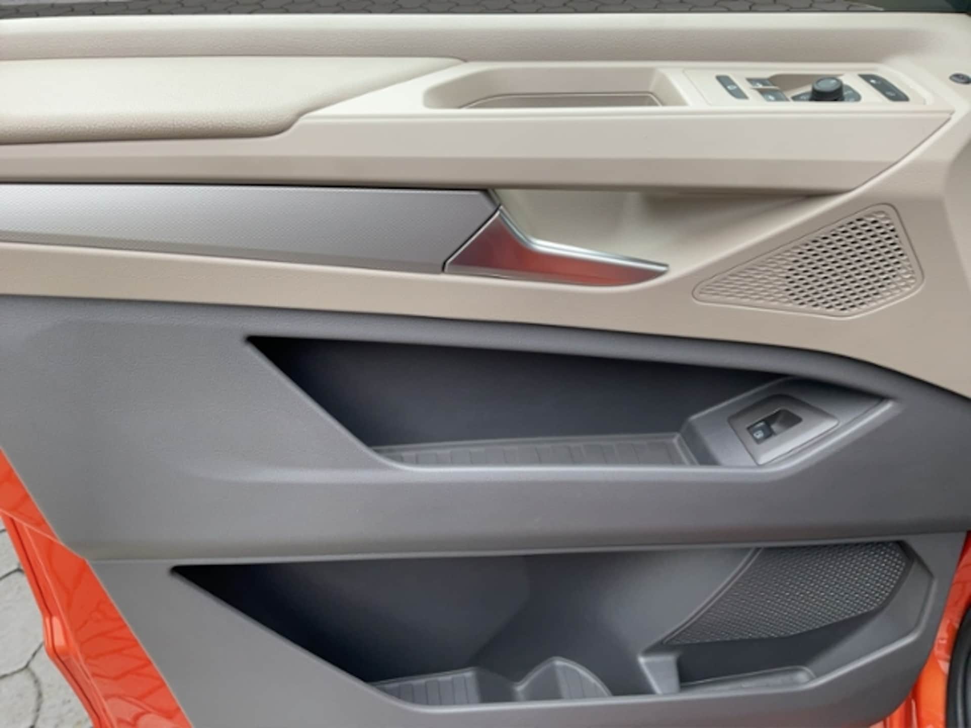 Volkswagen Multivan Langversion Basis-Modell