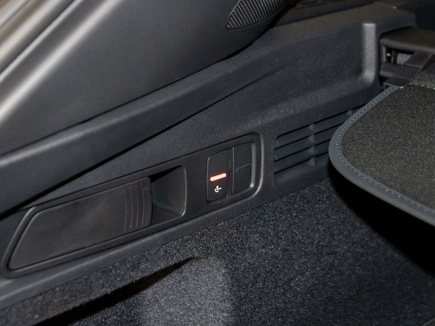 Bild über Audi Q5 SUV TDI quattro 150 kW S tronic - für weitere Informationen kontaktieren Sie den Audi Partner