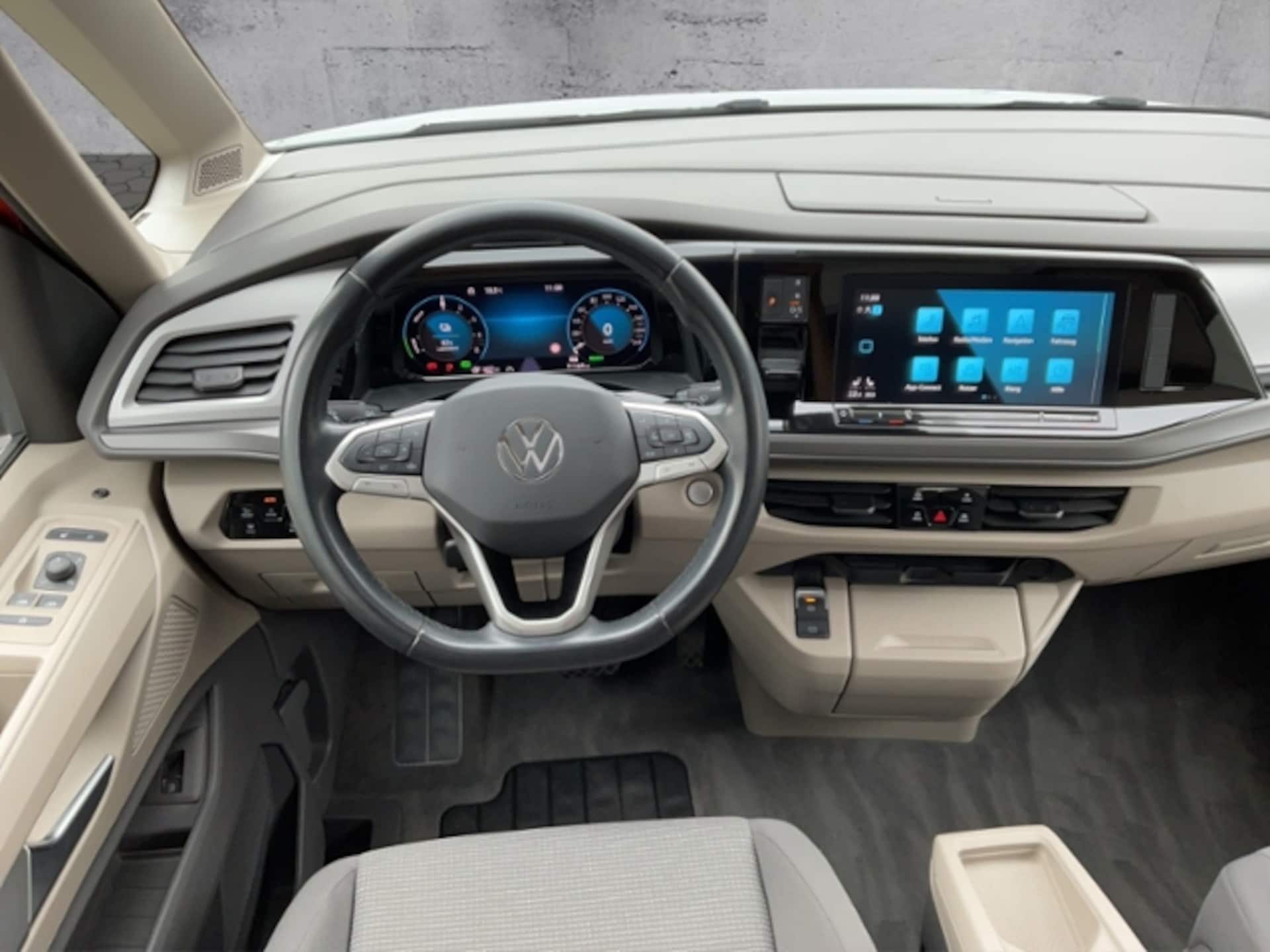 Volkswagen Multivan Langversion Basis-Modell