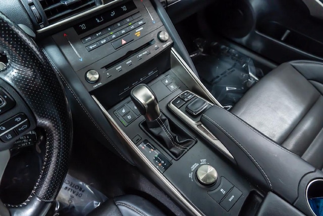 2020 Lexus IS 350 F SPORT - Photo 24