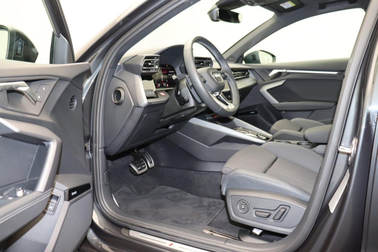 Bild über Audi A3 Sportback 35 TDI S tronic - für weitere Informationen kontaktieren Sie den Audi Partner