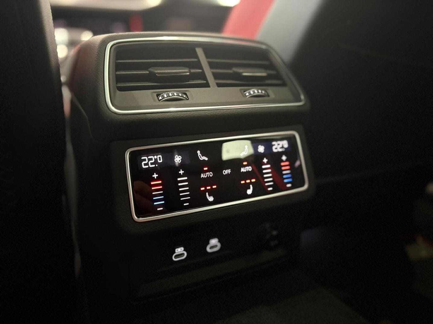 Bild über Audi RS 6 Avant performance quattro tiptronic - für weitere Informationen kontaktieren Sie den Audi Partner