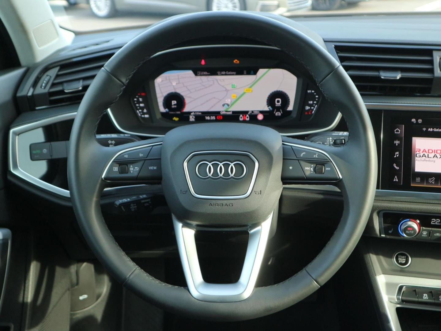 Bild über Audi Q3 TDI 110 kW S tronic - für weitere Informationen kontaktieren Sie den Audi Partner
