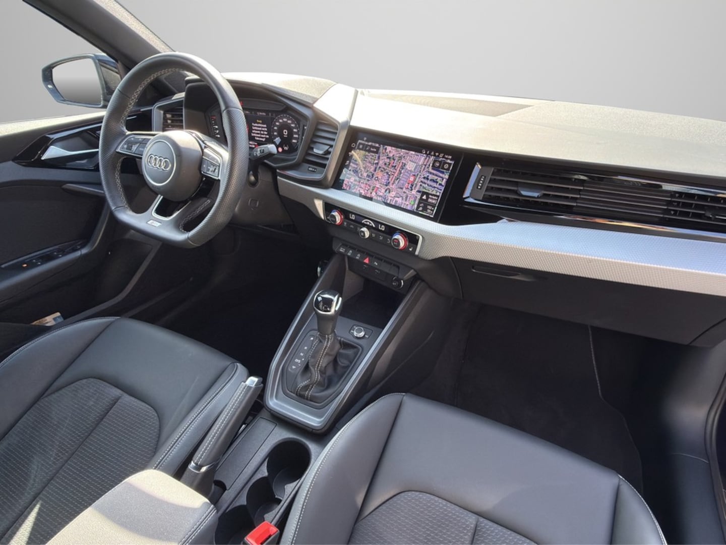 Bild über Audi A1 Sportback S line 30 TFSI S tronic - für weitere Informationen kontaktieren Sie den Audi Partner
