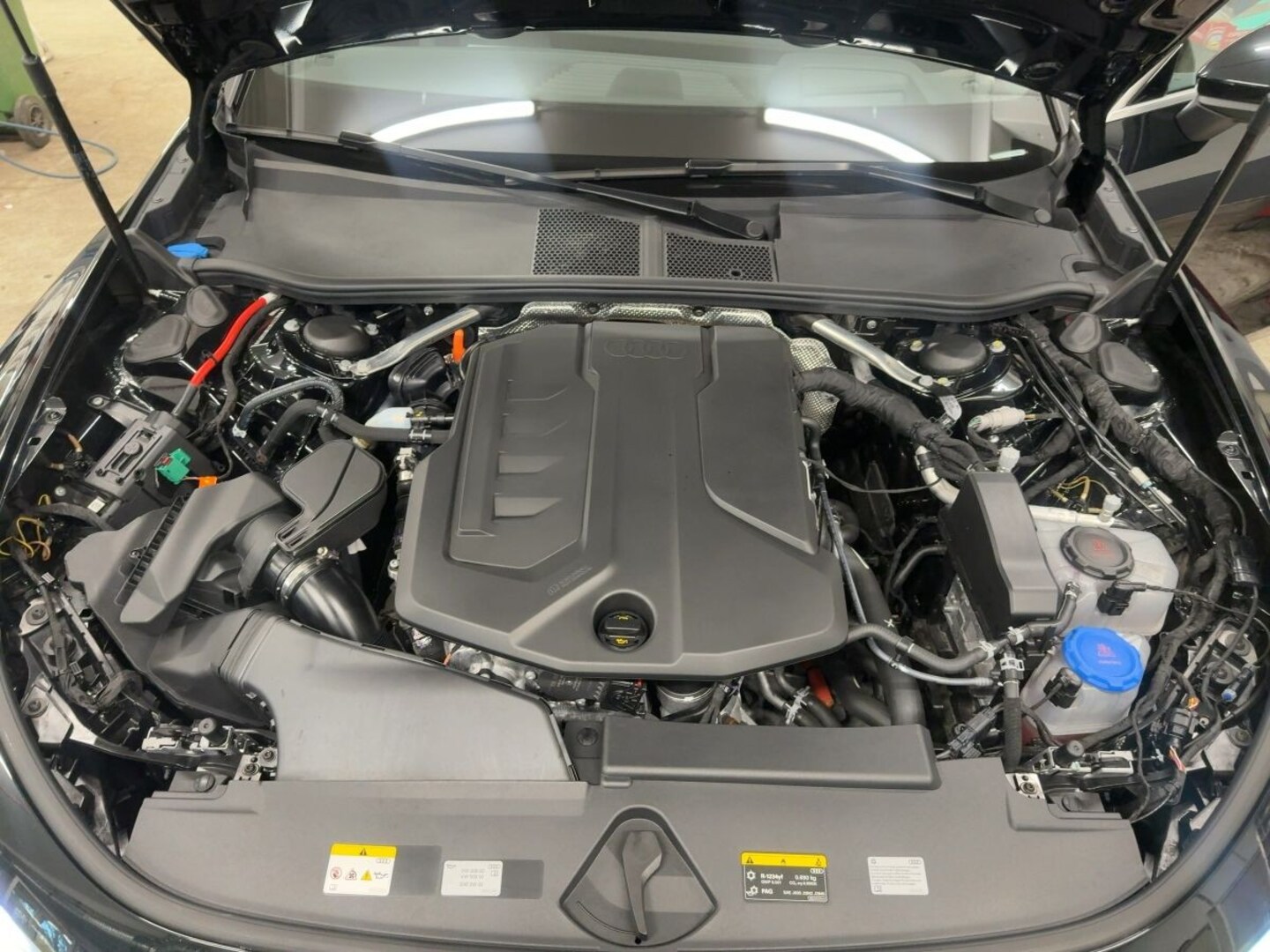 Bild über Audi A6 Avant e-hybrid e-hybrid quattro 220 kW S tronic - für weitere Informationen kontaktieren Sie den Audi Partner