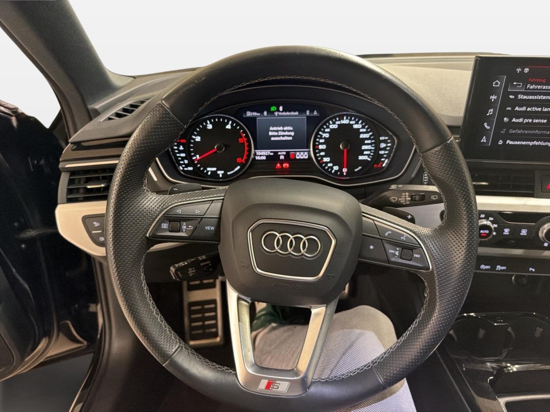 Audi A4 Avant S line