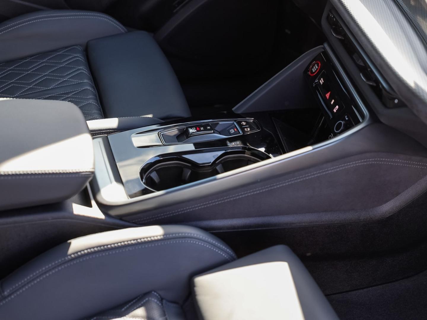 Bild über Audi Q5 SUV TFSI quattro 150 kW S tronic - für weitere Informationen kontaktieren Sie den Audi Partner