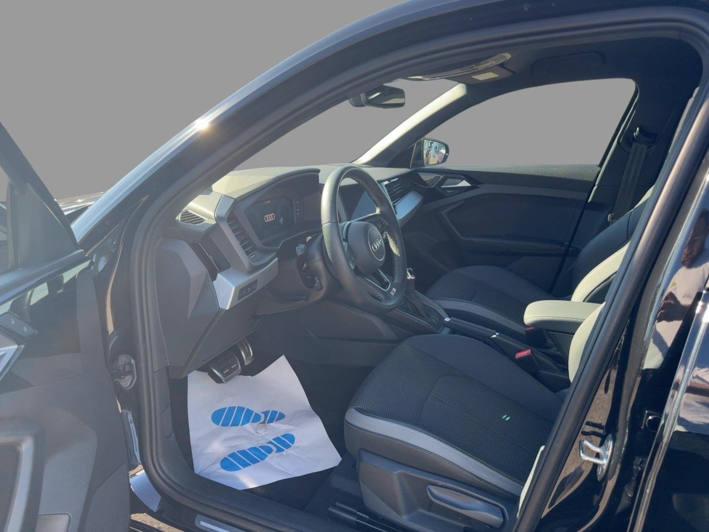 Bild über Audi A1 Sportback S line 30 TFSI S tronic - für weitere Informationen kontaktieren Sie den Audi Partner