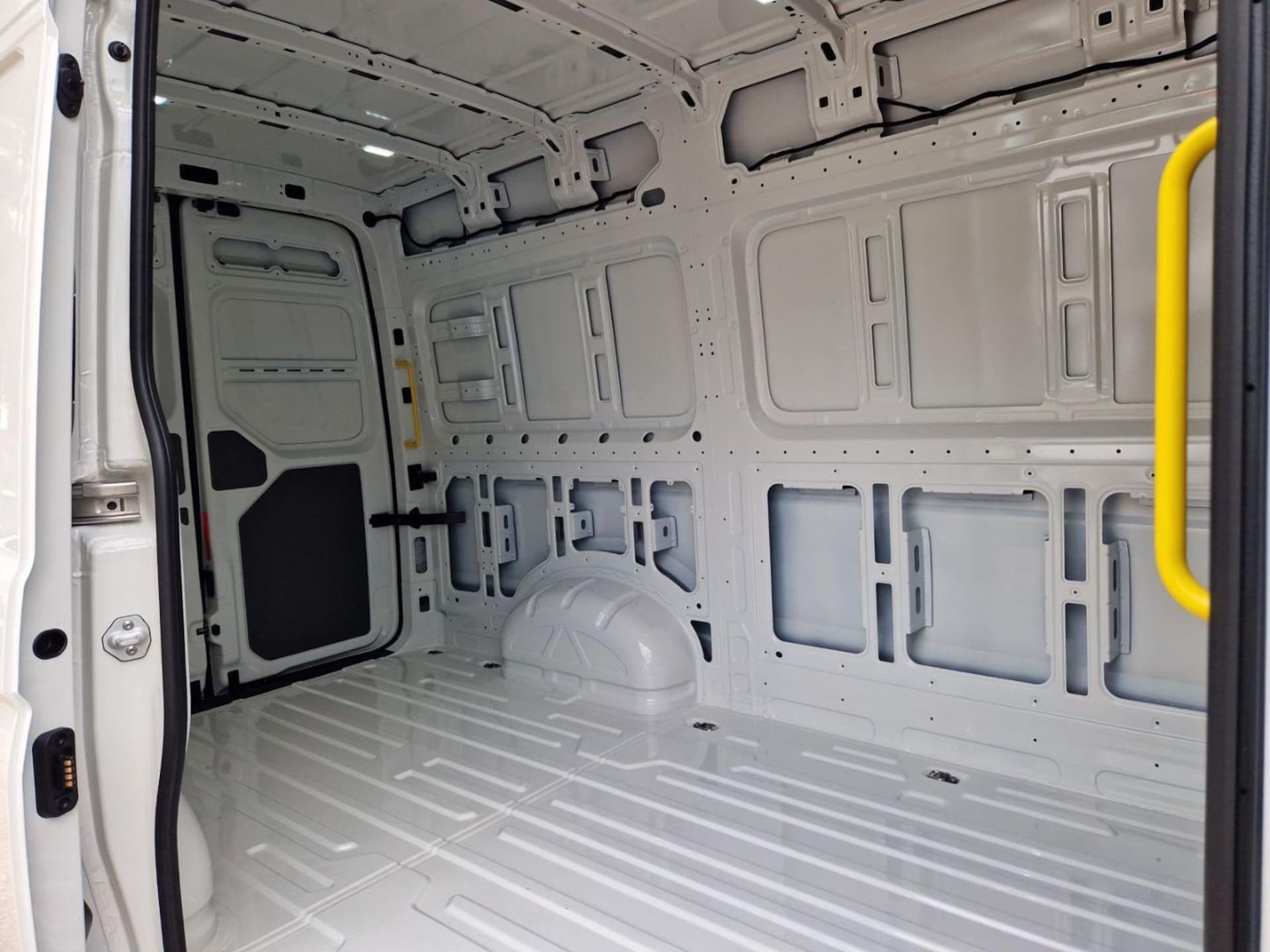 Volkswagen Crafter Kasten mittlerer Radstand