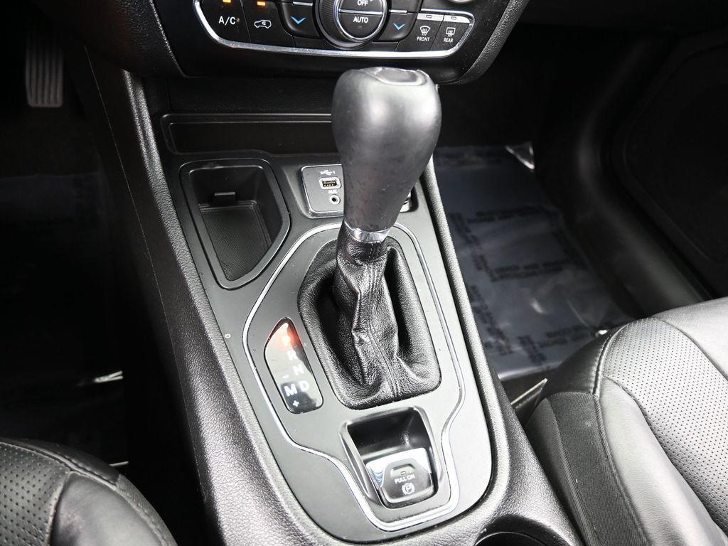 2021 Jeep Cherokee Latitude Lux - Photo 25