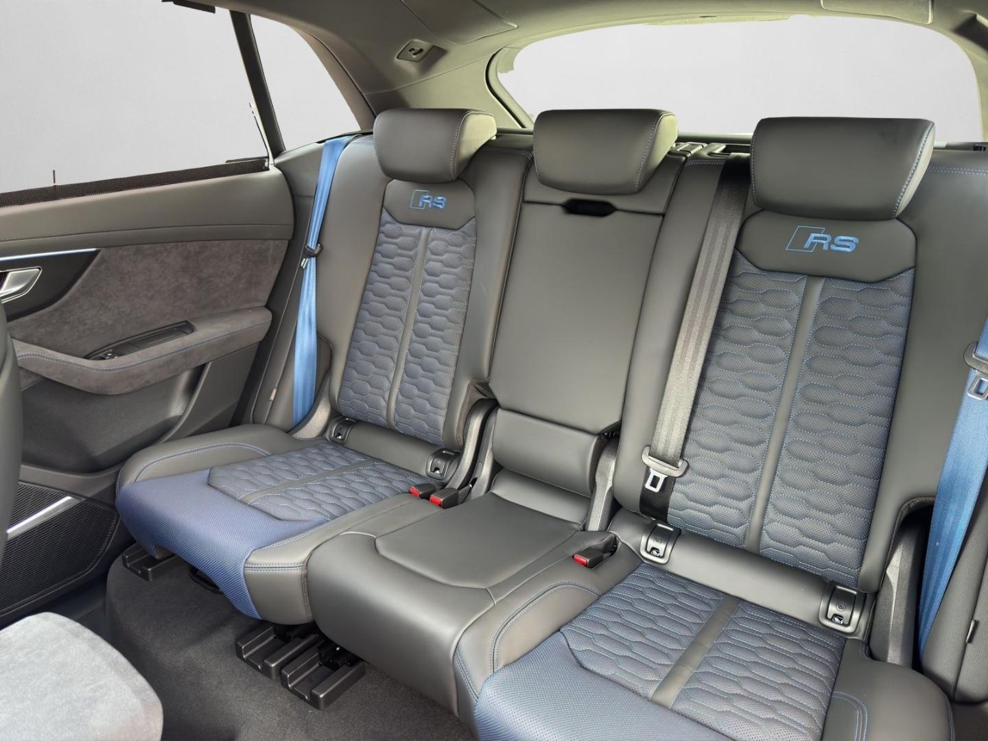 Bild über Audi RS Q8 SUV TFSI quattro 471 kW tiptronic - für weitere Informationen kontaktieren Sie den Audi Partner