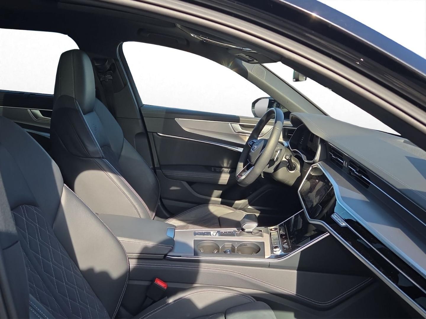 Bild über Audi S6 Avant TDI quattro tiptronic - für weitere Informationen kontaktieren Sie den Audi Partner