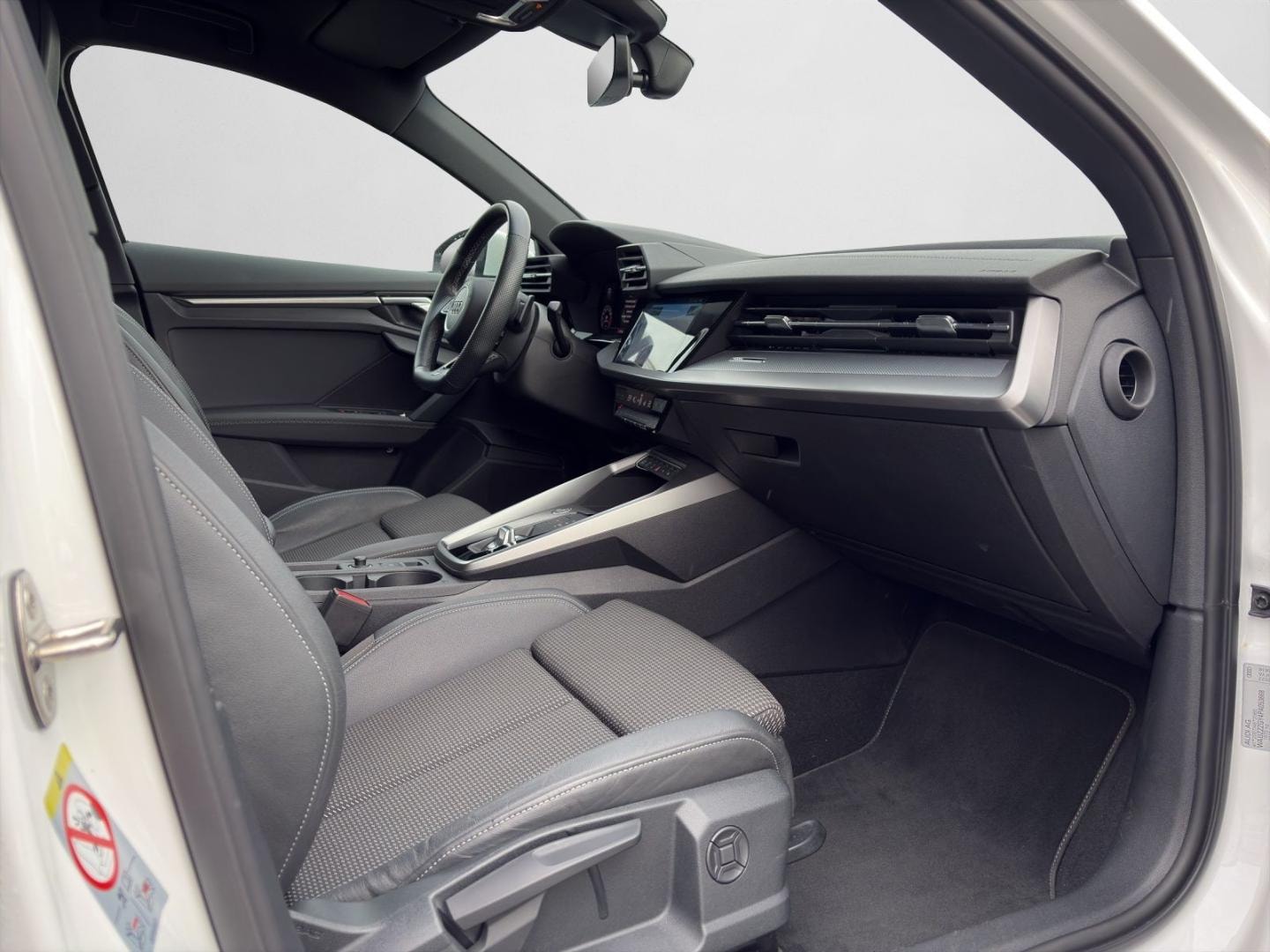 Bild über Audi A3 Sportback S line 35 TFSI S tronic - für weitere Informationen kontaktieren Sie den Audi Partner