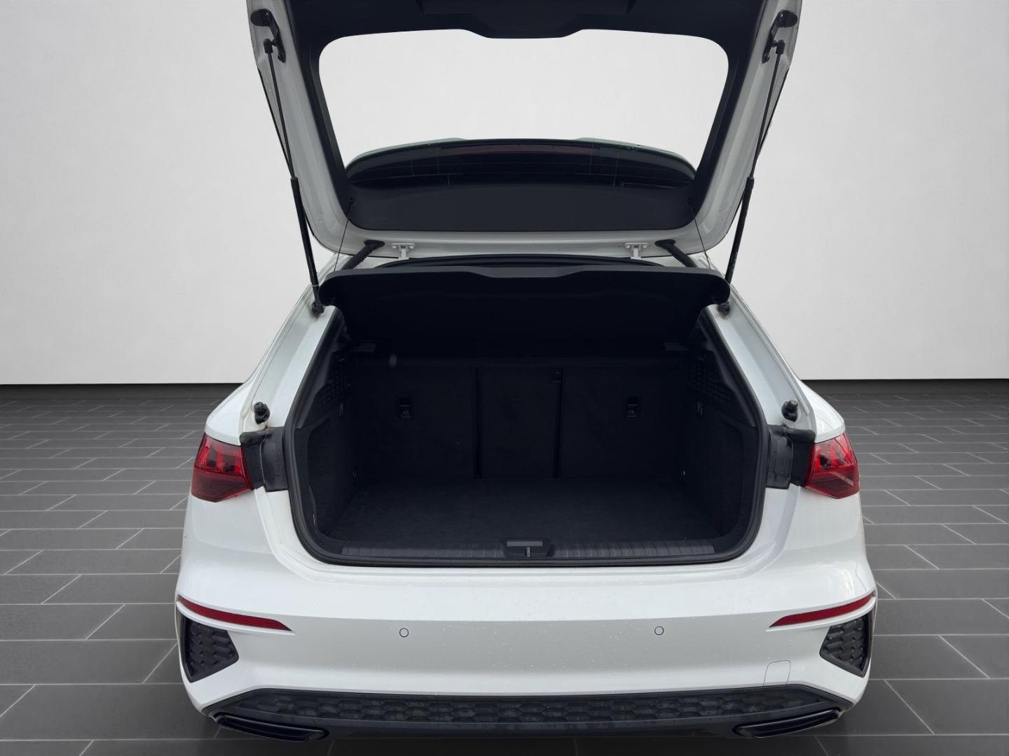 Bild über Audi A3 Sportback S line 35 TFSI S tronic - für weitere Informationen kontaktieren Sie den Audi Partner