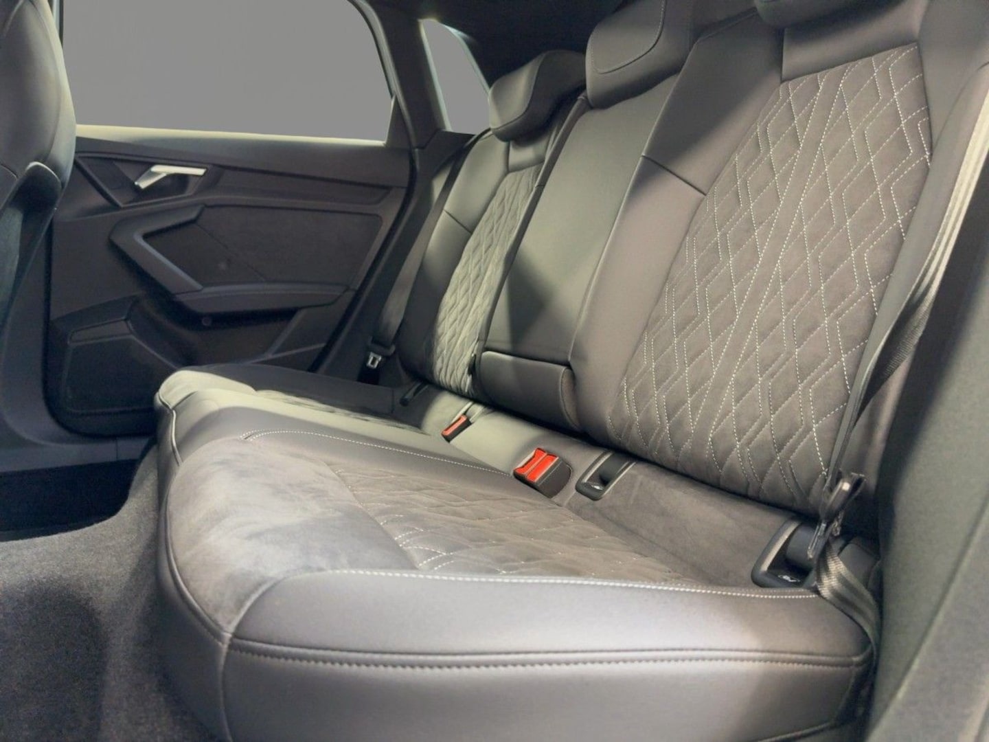Bild über Audi A3 Sportback S line 35 TFSI S tronic - für weitere Informationen kontaktieren Sie den Audi Partner