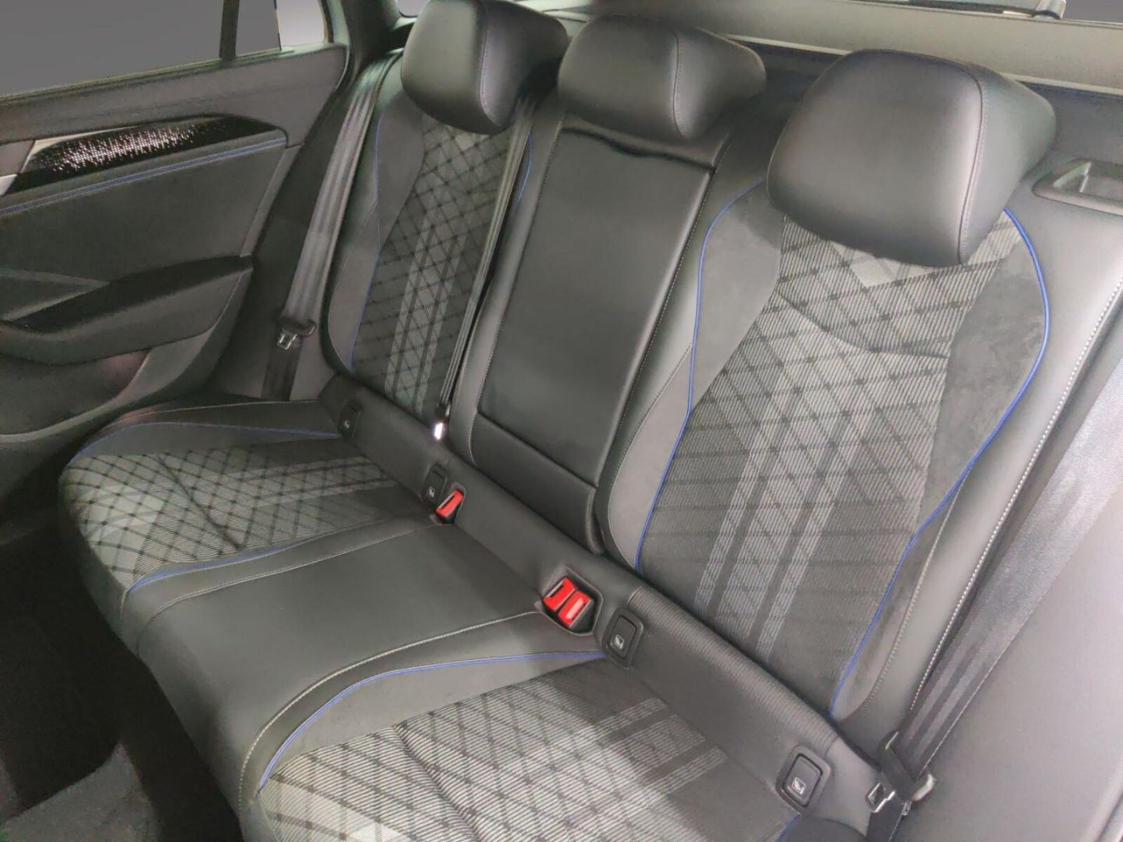 Volkswagen Passat – Bild 13