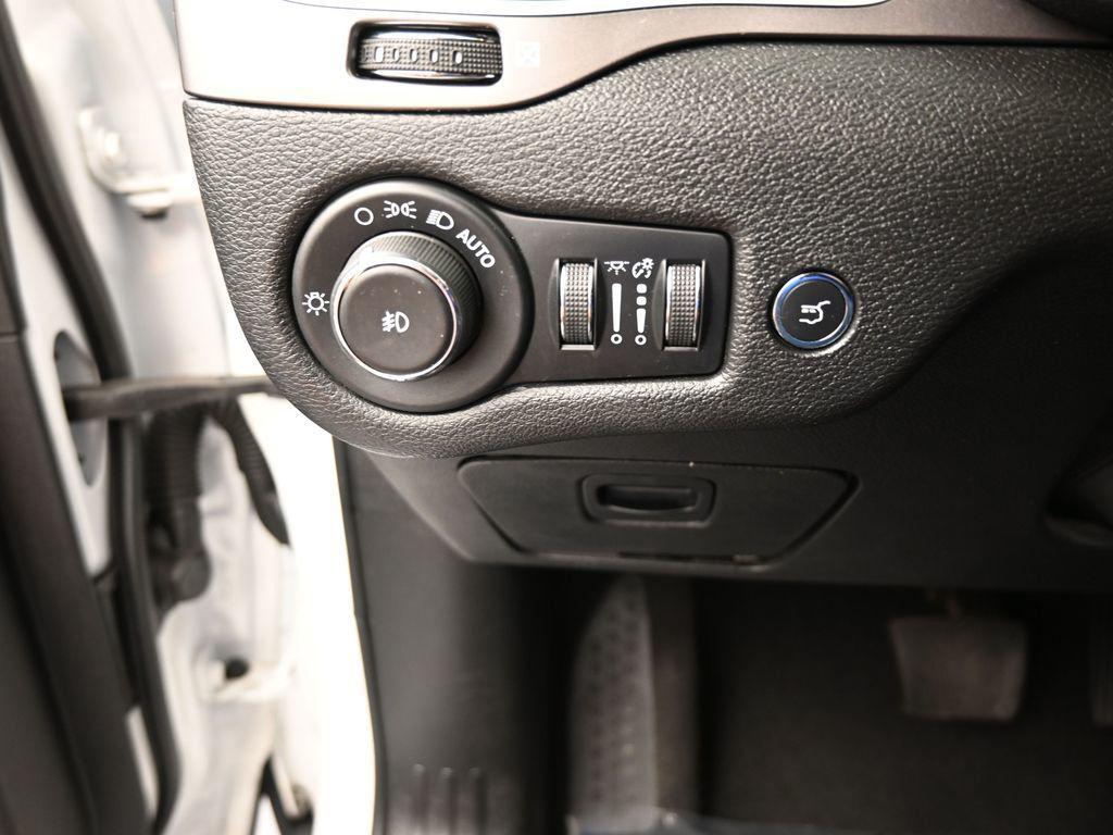 2021 Jeep Cherokee Latitude Lux - Photo 30