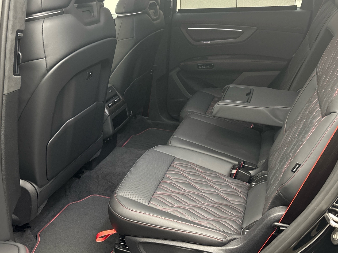 Bild über Audi Q7 SUV TDI quattro 220 kW tiptronic - für weitere Informationen kontaktieren Sie den Audi Partner