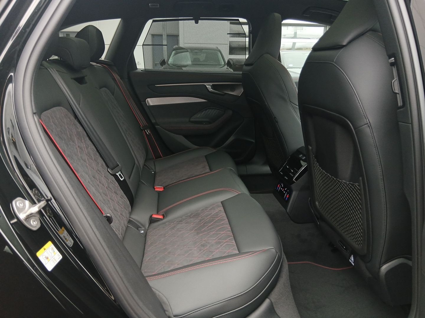 Bild über Audi A6 allroad e-hybrid e-hybrid quattro 270 kW S tronic - für weitere Informationen kontaktieren Sie den Audi Partner
