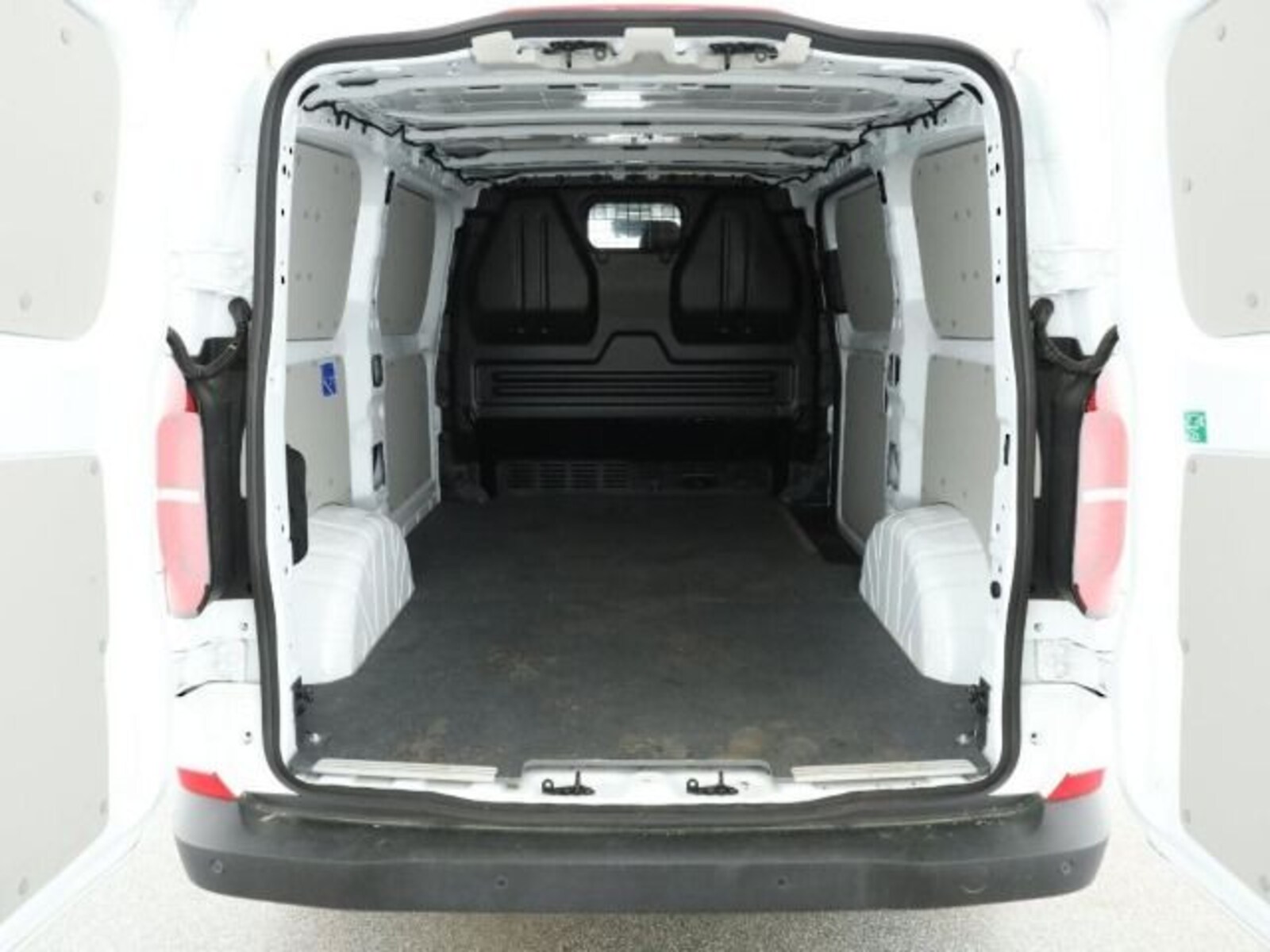 Volkswagen Transporter Kasten kurzer Radstand – Bild 9