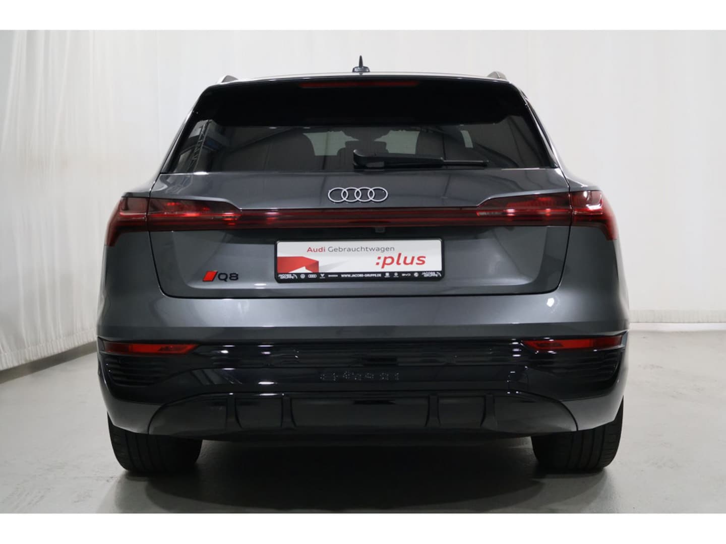 Bild über Audi Q8 e-tron S line 55 e-tron quattro - für weitere Informationen kontaktieren Sie den Audi Partner