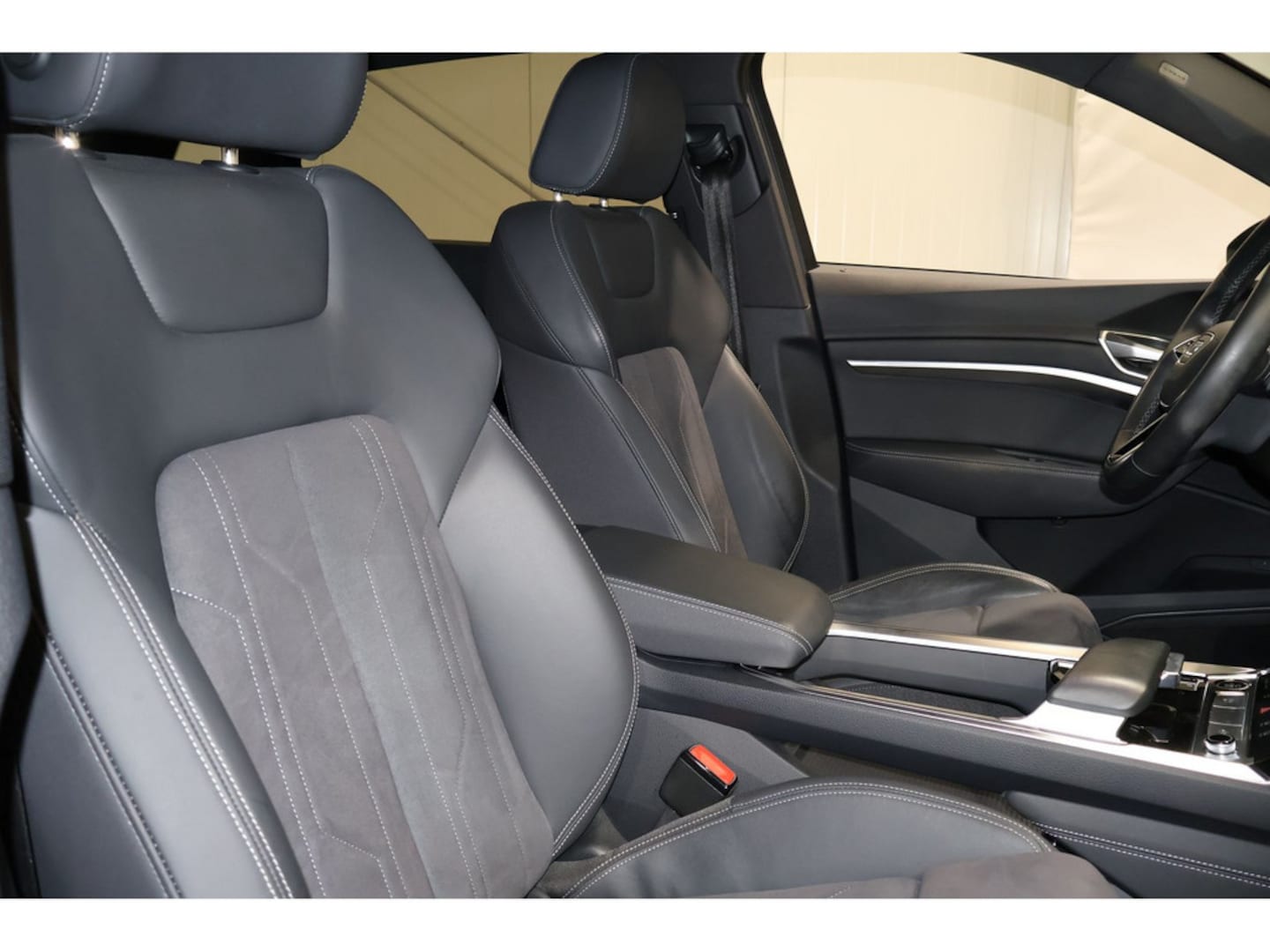 Bild über Audi Q8 e-tron S line 55 e-tron quattro - für weitere Informationen kontaktieren Sie den Audi Partner