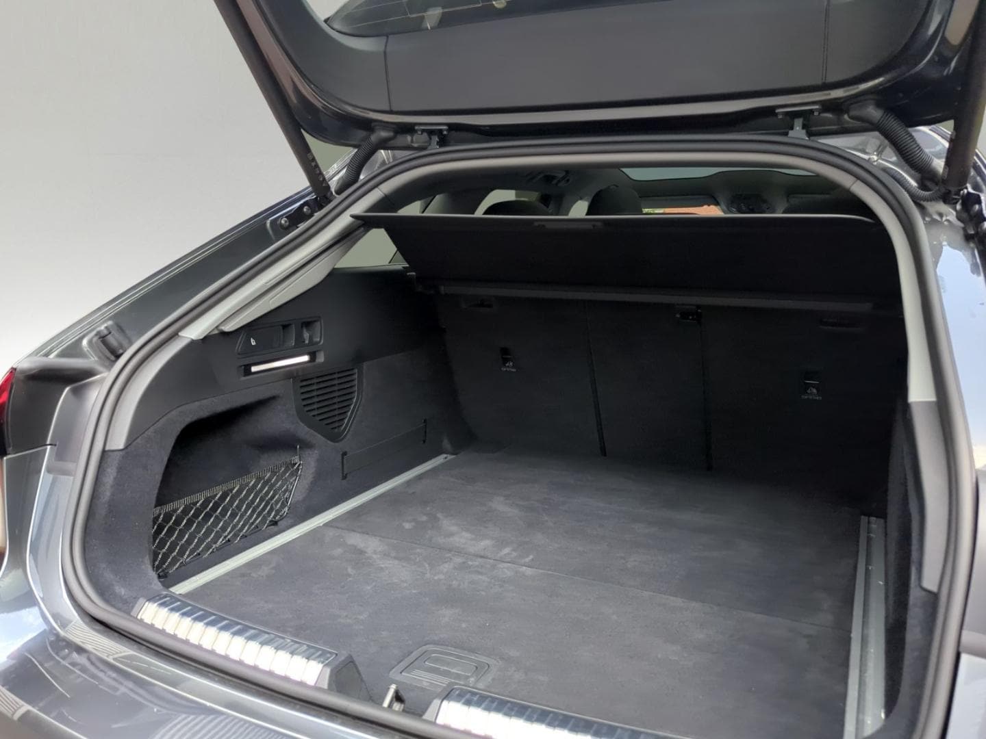 Bild über Audi A6 Avant TFSI quattro 270 kW S tronic - für weitere Informationen kontaktieren Sie den Audi Partner